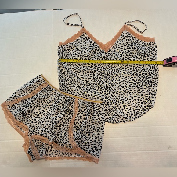Victoria's Secret Animal Print Lace Pajama Set size M top and S shorts - Picture 1 of 12